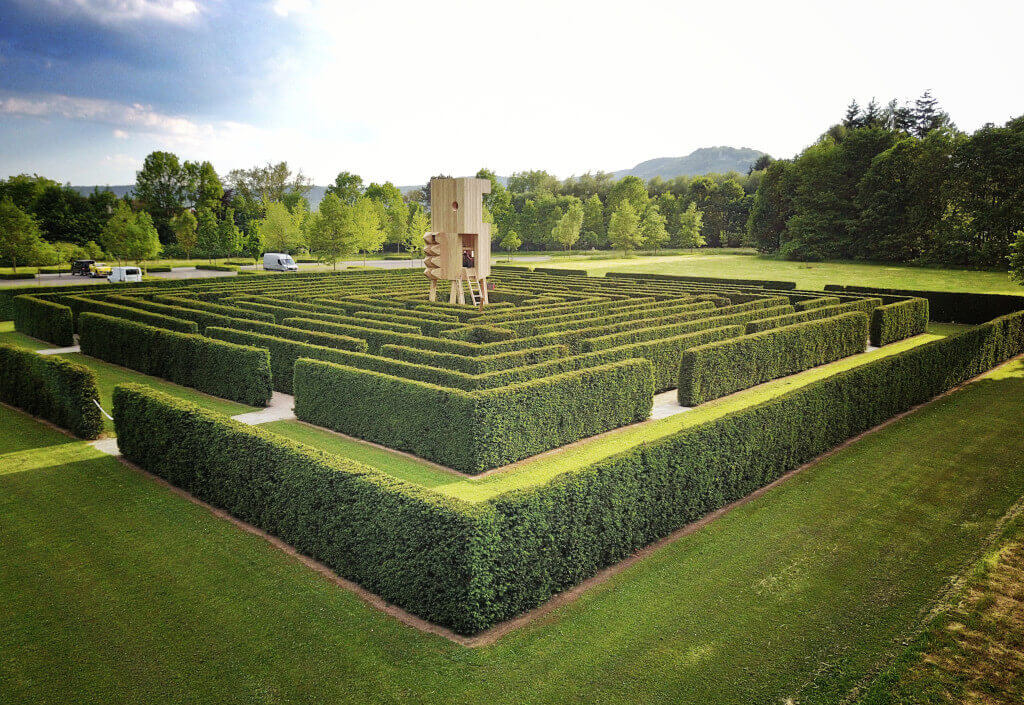 Labyrinth mit Skulptur in Bad Driburg