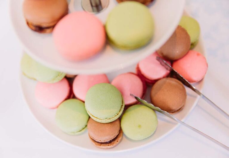 macarons-hochzeit-graeflicher-park-lina-loos-fotografie