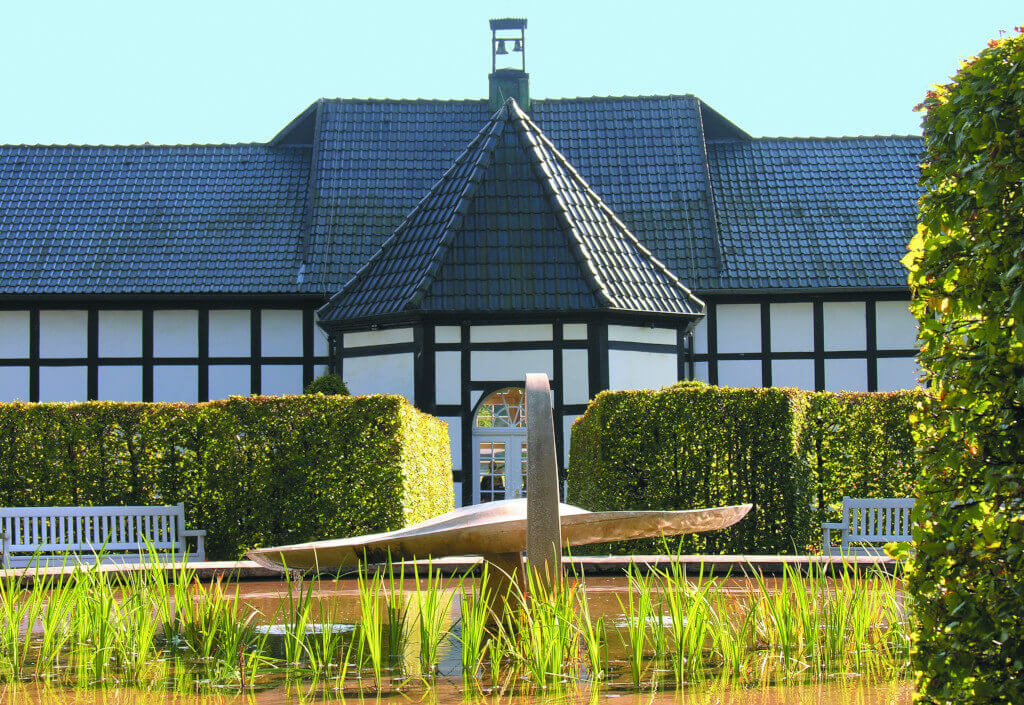 Heckengarten mit Wasserspiel der Parkdesignerin Angela Conn